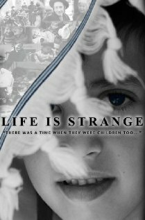 Жизнь – странная штука (2012) постер